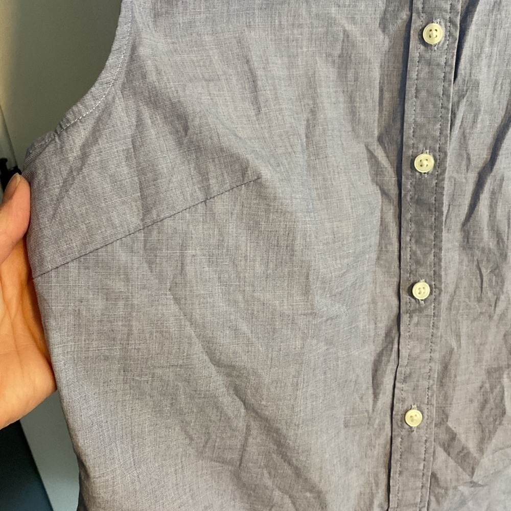 Banana Republic Tailored Fit Sleeveless Blouse EUC - Picture 5 of 6